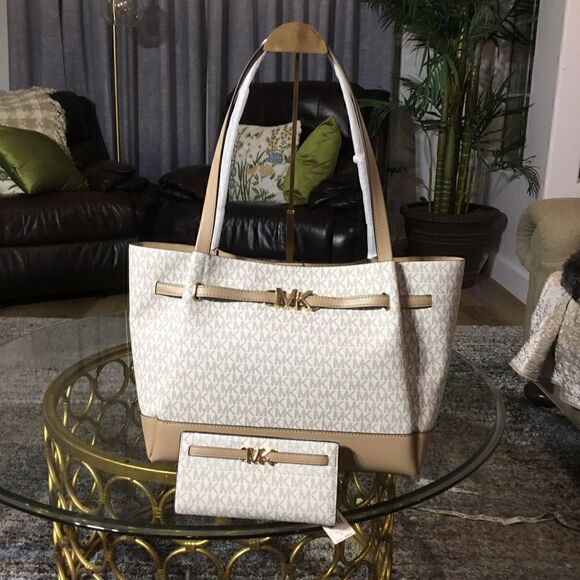 MICHAEL KORS SIGNATURE TOTE LAPTOP COLOR BLOCK AND WALLET SET - Picture 1 of 12